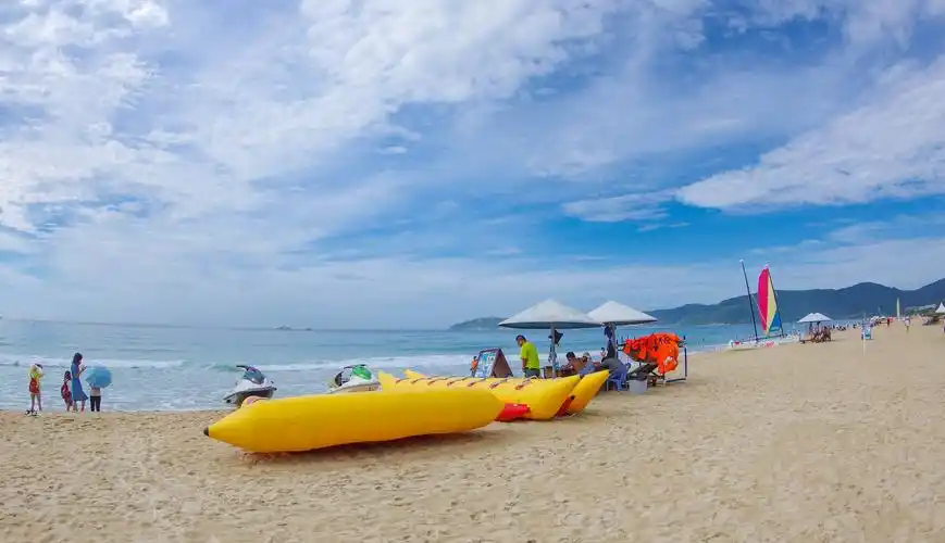 三亚最奇怪的沙滩度假酒店扎堆游客却寥寥无几