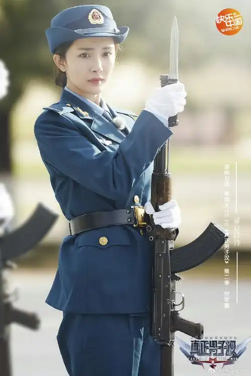 要军训了吧,要像@杨幂一样勇敢,坚强,不能偷懒哟.