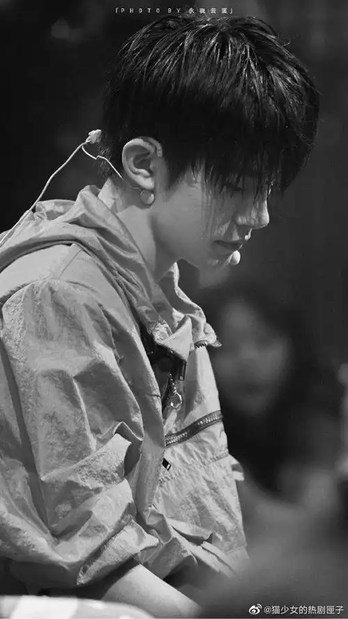 易烊千玺_新浪新闻