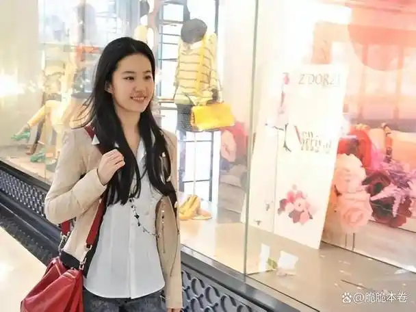 曾轶可:暧昧刘亦菲,因"飞机门"被指责,性取向是个谜?