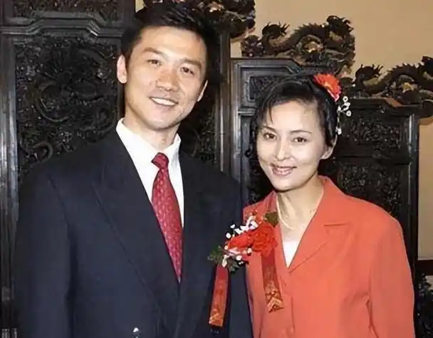 黄志忠抛弃13年原配转身恋上柯蓝事实证明靳东说得没错