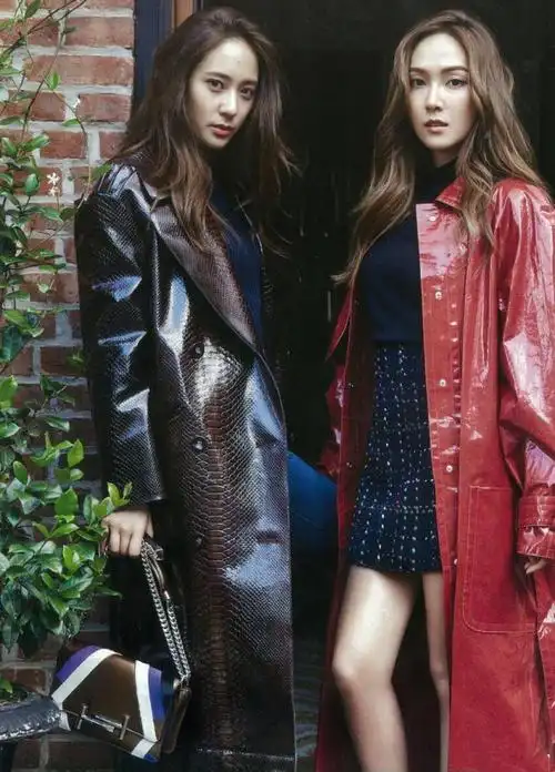 郑秀晶,和美男kai分手,被金贤重,金宇彬夸是理想型,臭着脸也是私服第