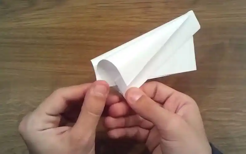 【折纸教程】如何制作简单的纸响炮-生活视频-搜狐视频