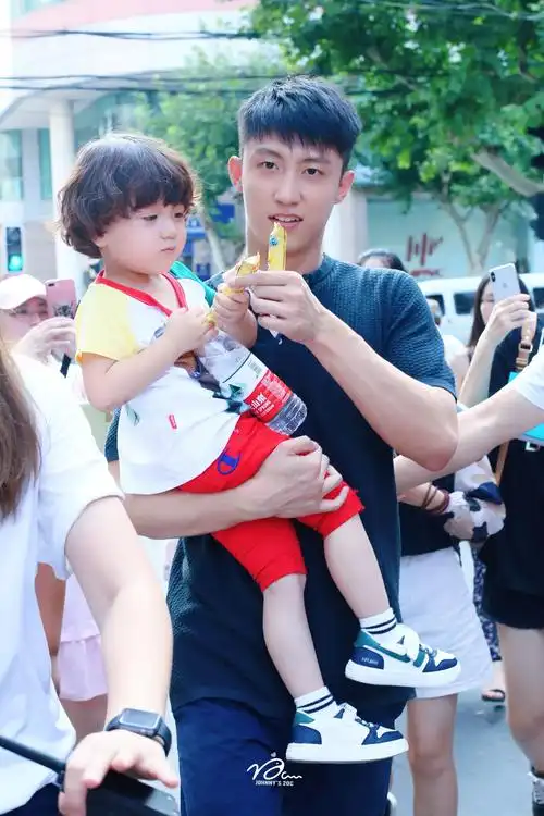 20180729 豪豪(单禹豪)探班鲸鱼哥哥黄景瑜 《荞麦疯张》