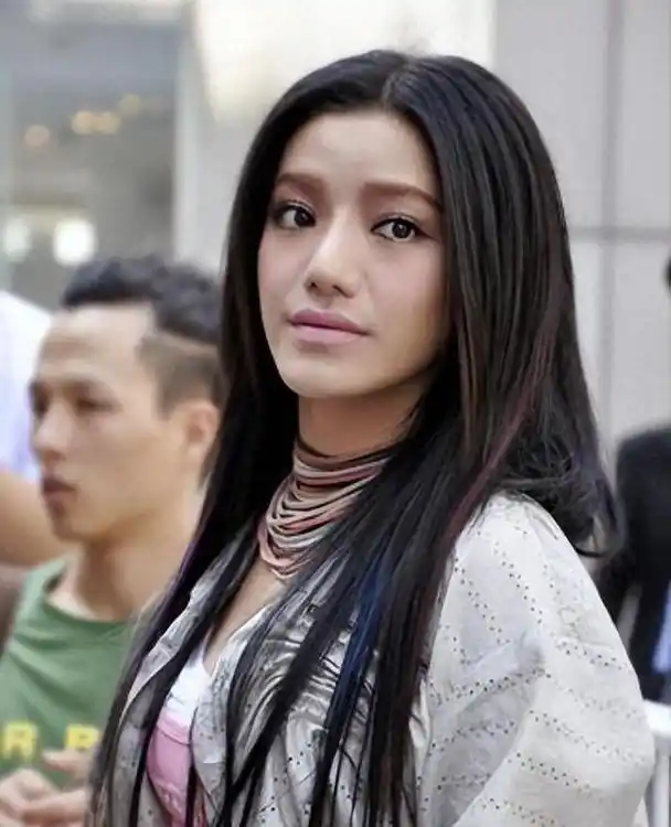 超女冠军江映蓉:过度整容失败像"怪物",全身只剩眼珠是自己的