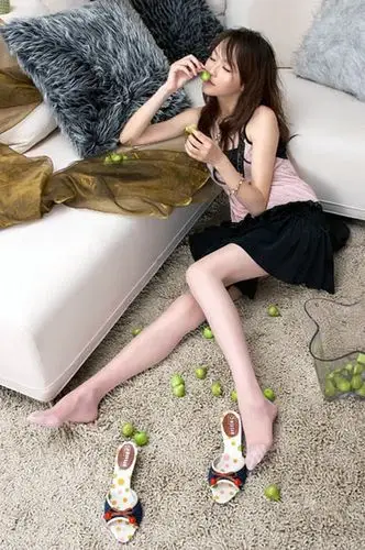 《闪婚》美女唐嫣甜美可爱家居照曝光