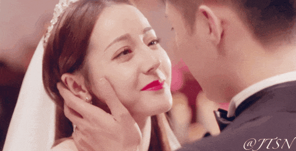 迪丽热巴黄景瑜同游泰国女方多次公开表白这次终于藏不住了