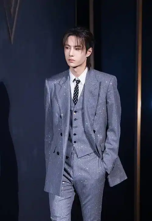 原创王一博生图都难掩帅气银线西装配中分发型儒雅帅气超靓