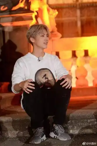 鹿晗上脚eqt support rf▲马思纯上脚的eqt support adv以及最新