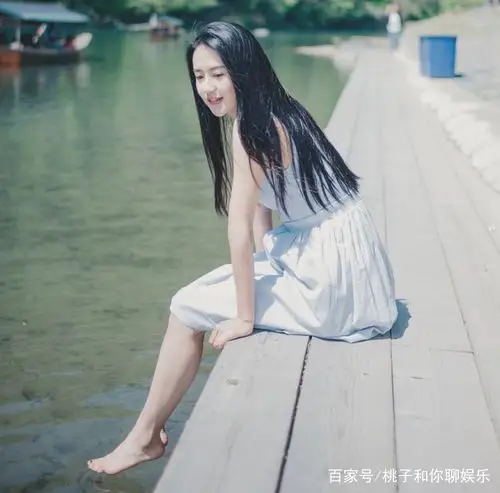 许龄月:长发飘飘真是魅力十足,安静美好的样子真是让人喜欢!