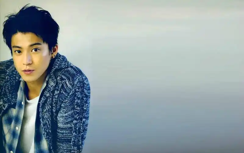 小栗旬写真图片-自制1024x1280壁纸.高清大图-明星写真馆n63.com