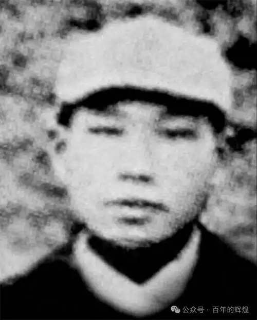 1937年,他与16岁的女学生刘茜相识,不久建立恋爱