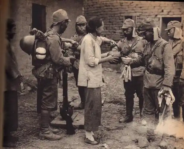 侵华日军随军记者最无耻一张摆拍照抗战老兵看后他们气得浑身发抖