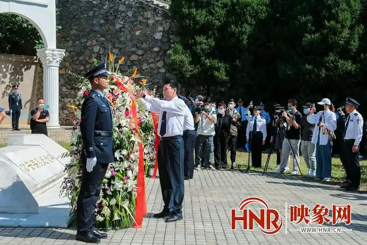 第八个国家烈士纪念日用献花和誓言告慰英烈