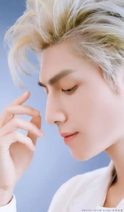 男星侧颜杀:任嘉伦冷峻,罗云熙温暖,杨洋精致,肖战让人心动!