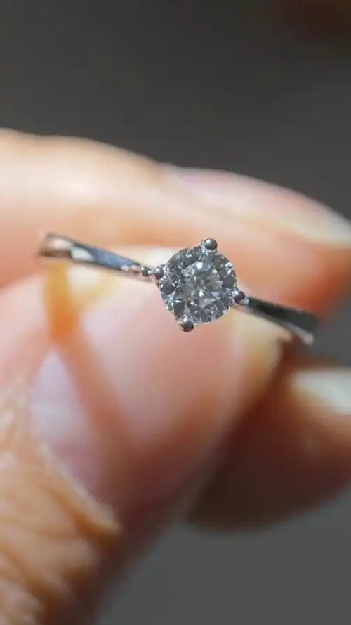 周大福30分fm系列绝版天鹅钻石戒指18k钻戒