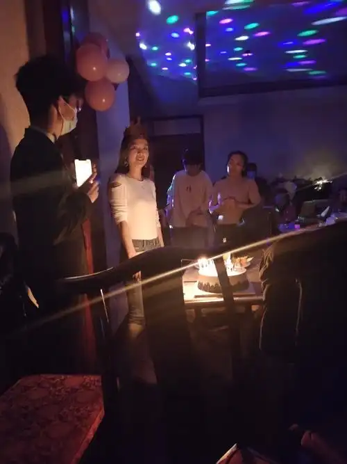 昨晚老婆的闺蜜生日宴会,祝:天天快乐,年年十八.