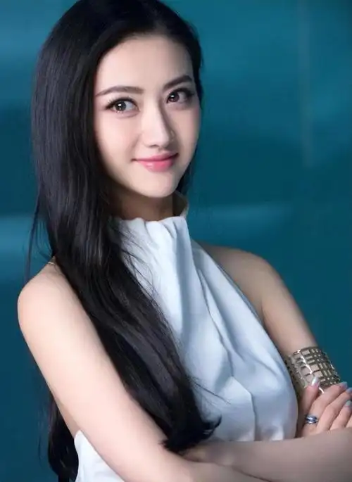 被穿旗袍的"景甜"惊艳了!摇曳生姿细品太美了,让我越来越上头