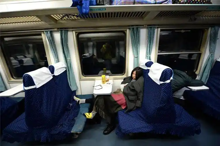 火车买的靠窗位置遇到被无赖占了高情商人该如何做