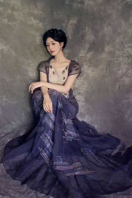 赵露思穿紫色薄纱长裙化身油画少女太惊艳了