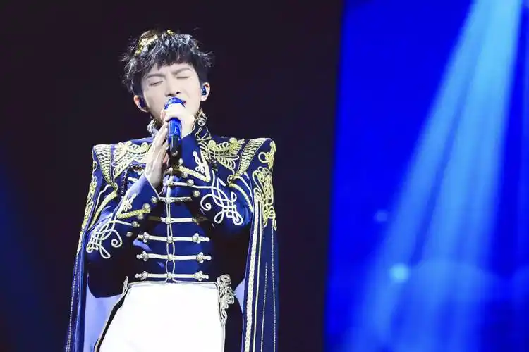 周深演唱会票价引发热议!