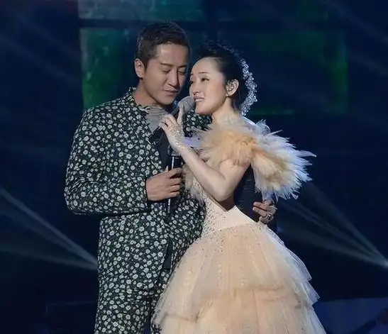 赖文峰出狱后近况曝光娶小23岁年轻娇妻素颜照碾压前任杨钰莹