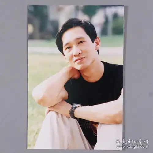 同一旧藏内地著名男演员南京市话剧团演员王劲松手书个人信息照片一张