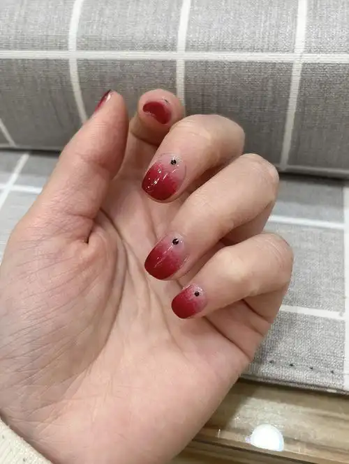 新年美甲车厘子红渐变