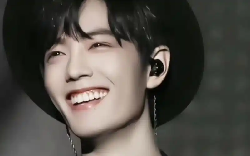 因为一个笑上热搜除了肖战也是没谁了7815