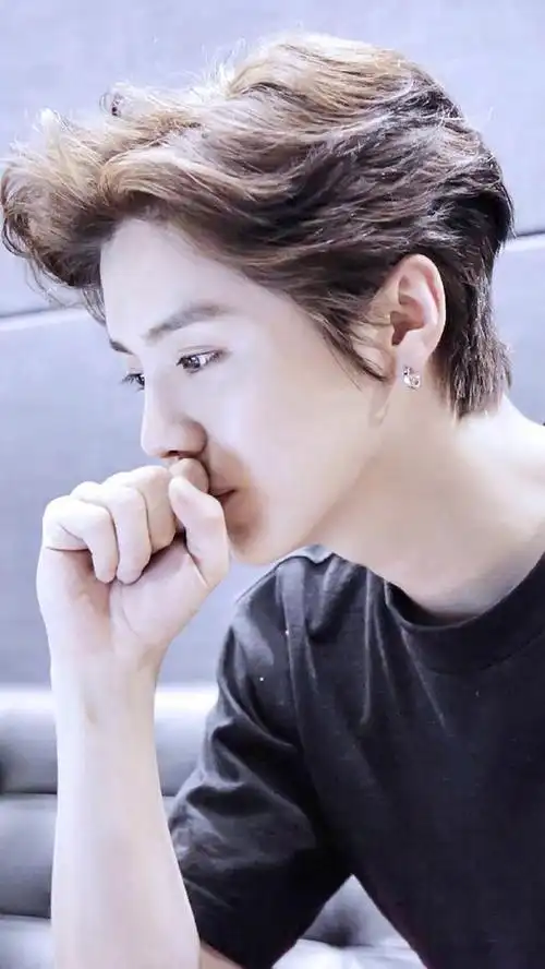 一批大帅哥男明星养眼壁纸更新啦快来看看有没有你喜欢的爱豆