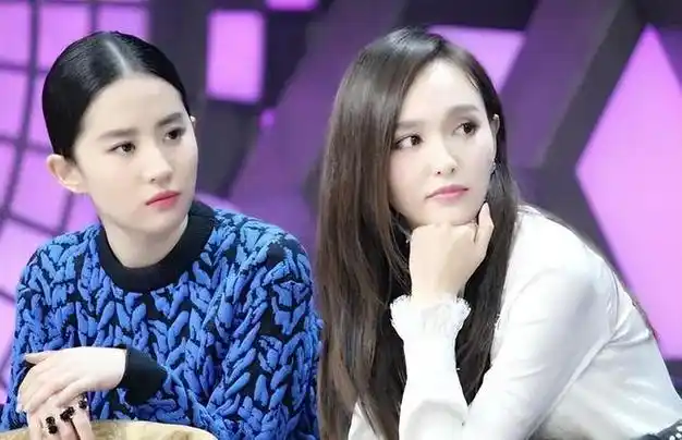 32岁刘亦菲撞上35岁唐嫣简直是我见过最惨烈同框现场