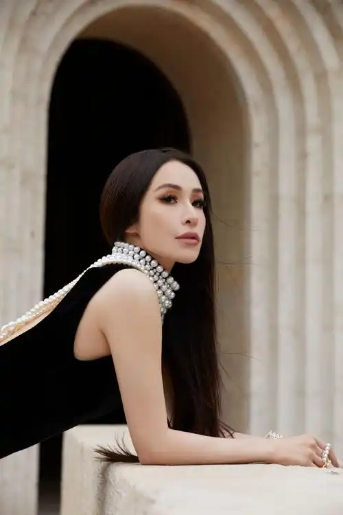 歌##萧亚轩时隔6年回归舞台#"潇洒小姐"@蕭亞軒misselva惊喜回归舞台!