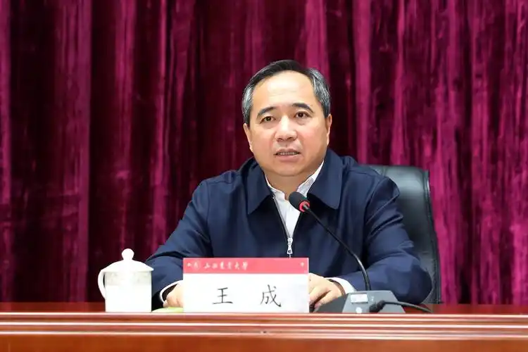 副省长王成在我校宣讲党的十九届五中全会精神