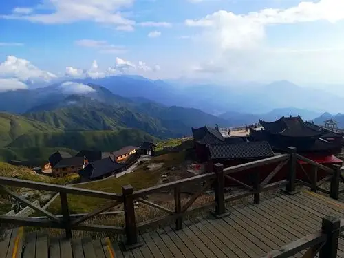 南飞雁行摄武功山系列:日耀金顶,云中草原(纯手机拍摄)