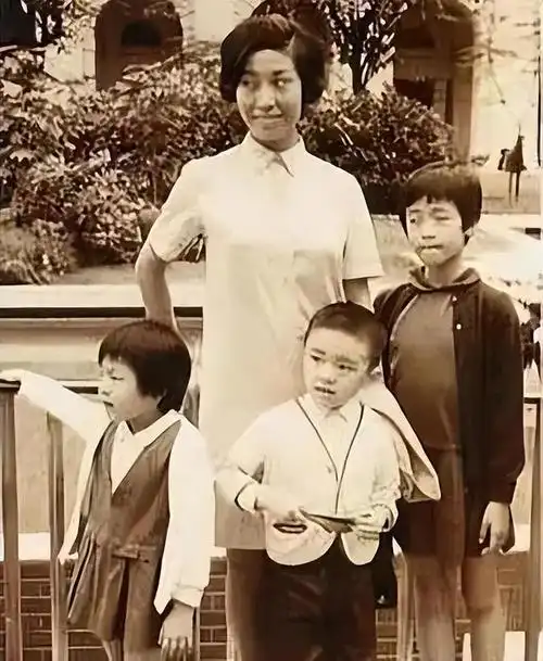 香港男神老了9位男星白发照成龙让人心疼刘德华也没逃过