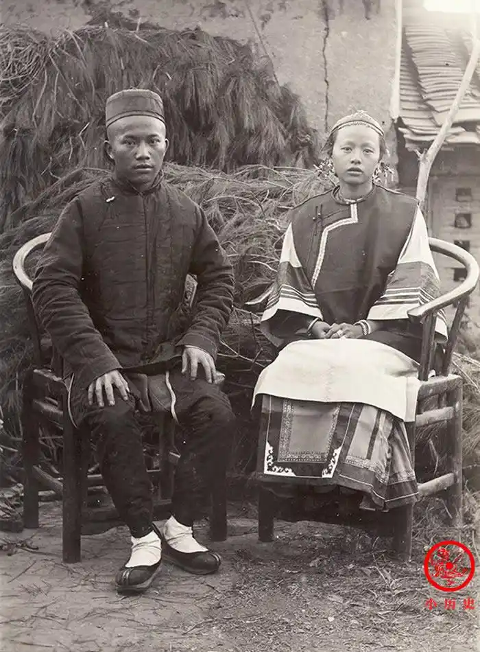 原创老照片:清末一个县城的日常生活,八品芝麻官出镜