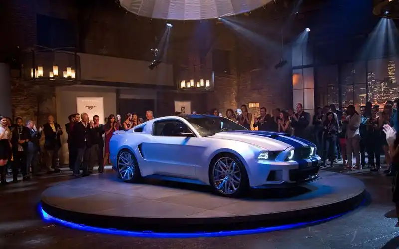 极品飞车电影 里面 那辆改装福特野马gt,为什么没有门把手?