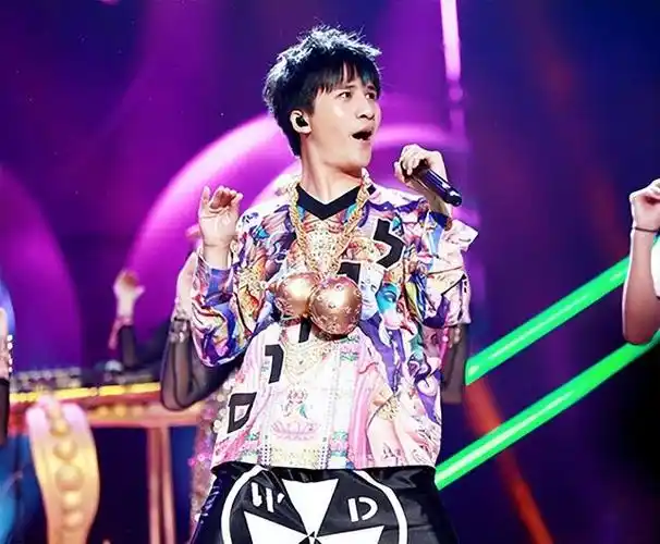 实锤大张伟被曝美国有俩娃已有十几岁数次赴美引发网友热议