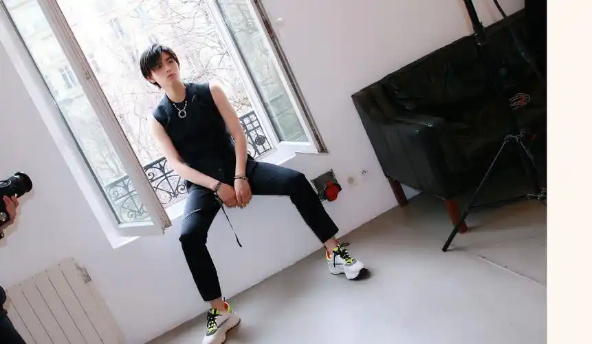 陈飞宇杂志写真帅气花絮照图片