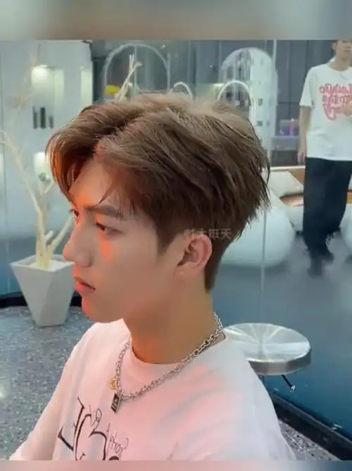 男生烫发大卷图片