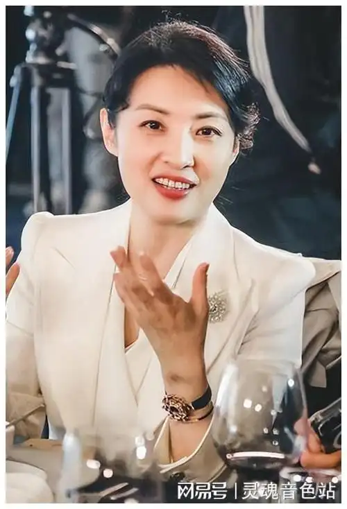 接任倪萍秒杀董卿女儿患有自闭症的周涛现在过得怎么样