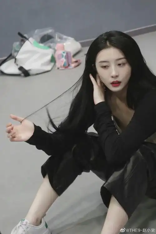 赵小棠晒训练照,妹妹这是在练舞吗?__财经头条