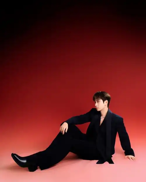 汪苏泷超话#汪苏泷today##微博之夜#神秘酷黑,霸气银龙,cg合成银龙