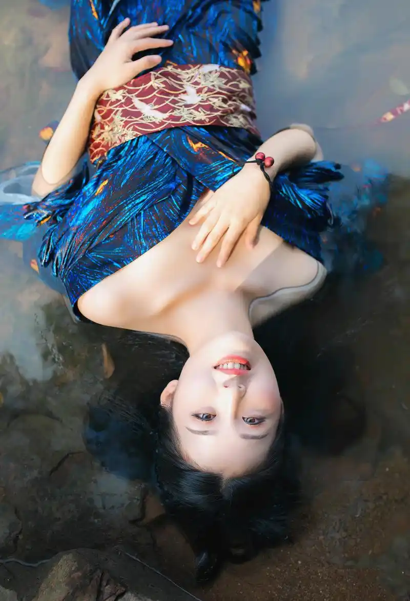 这次媳妇一个人掉水里了 不用为难该救谁了