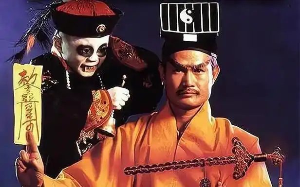 林正英《僵尸先生》的创作灵感主要来源于神秘的"湘西赶尸"现象(林正