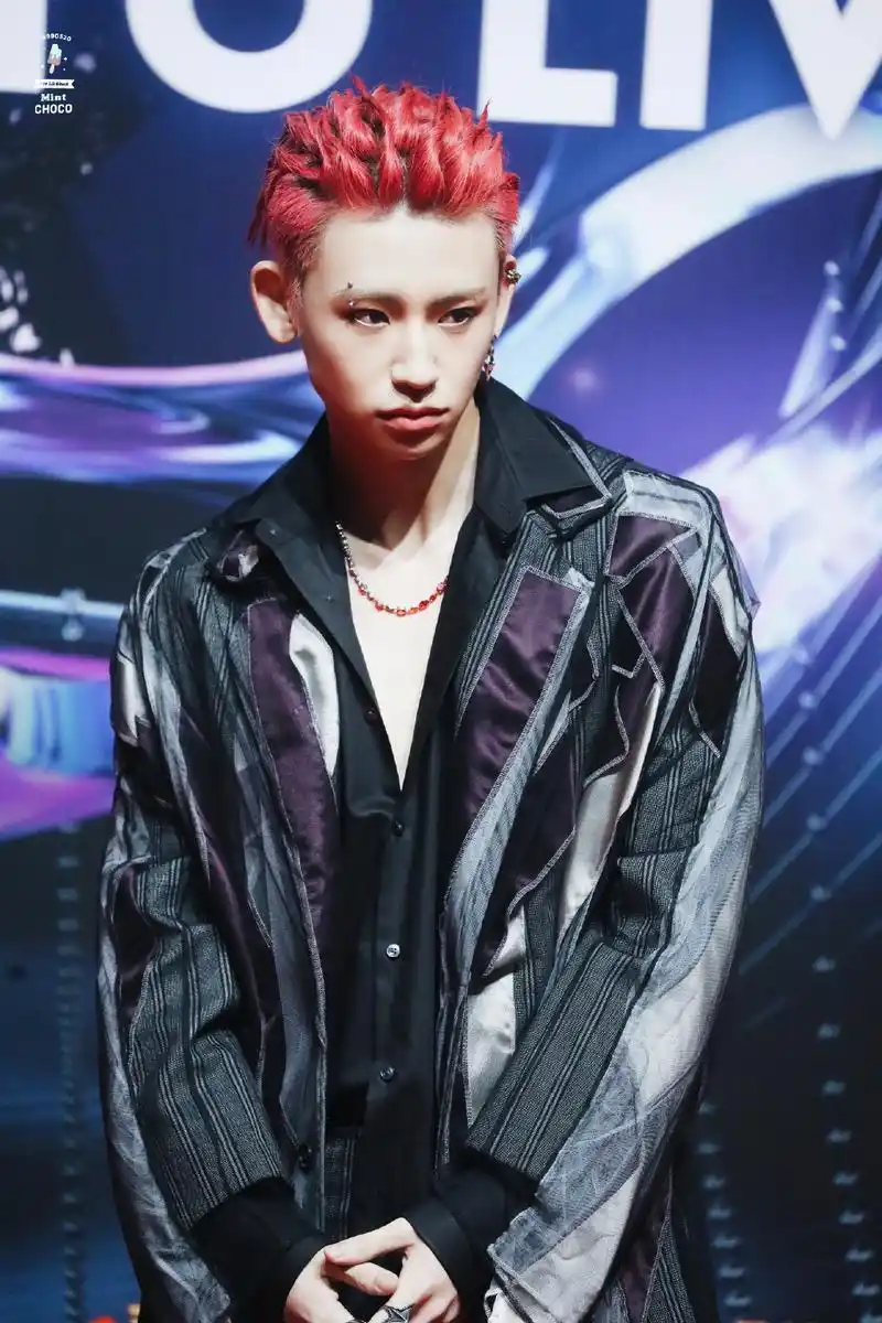 小鬼新闻210123红发脏辫鬼少现身腾讯音乐娱乐盛典红毯狂野本野吐槽鬼