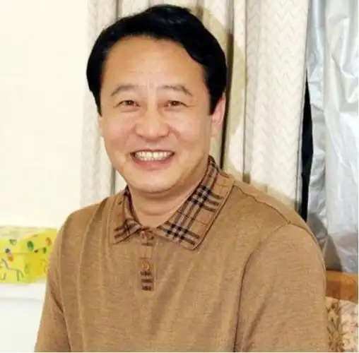 "狠人"黄轩的逆袭史,从内娱弃子到名导宠儿,6段情史太精彩