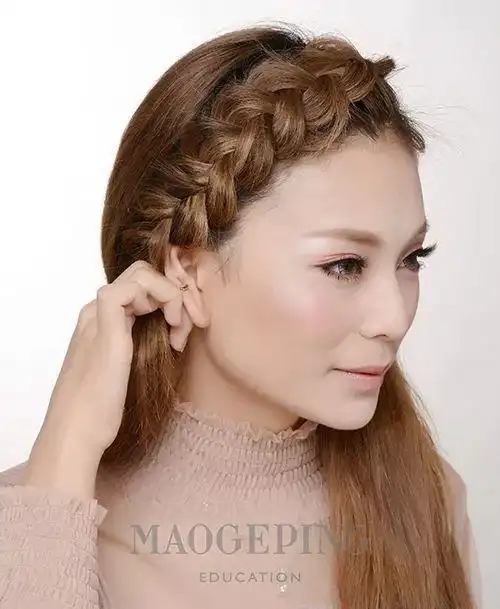 法式麻花辫的编法(法式慵懒麻花辫)