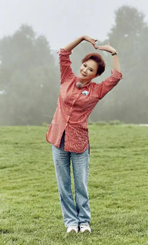 回顾从小品女王到被喊滚出春晚蔡明为何会落得今天这个下场