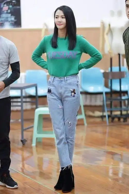 谭维维从来都不好好穿裤子,硬是将169身高穿成150!